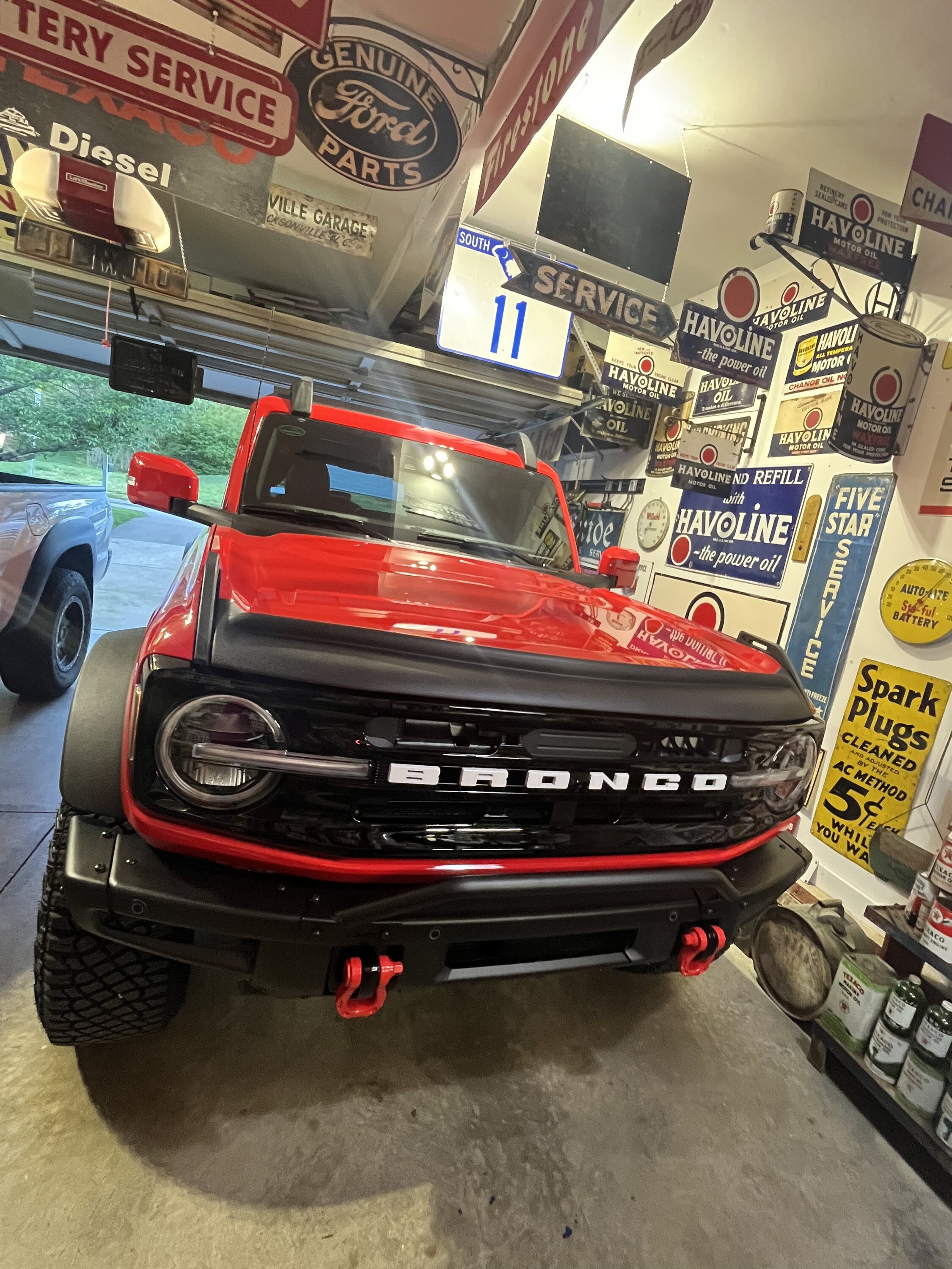 Ford Bronco Installed the Ford Hood Protector Aeroskin II Trail Armor Textured Black For Bronco 2021-2023 0022A6C8-8591-4FB2-ADC0-23F1D4BB1509