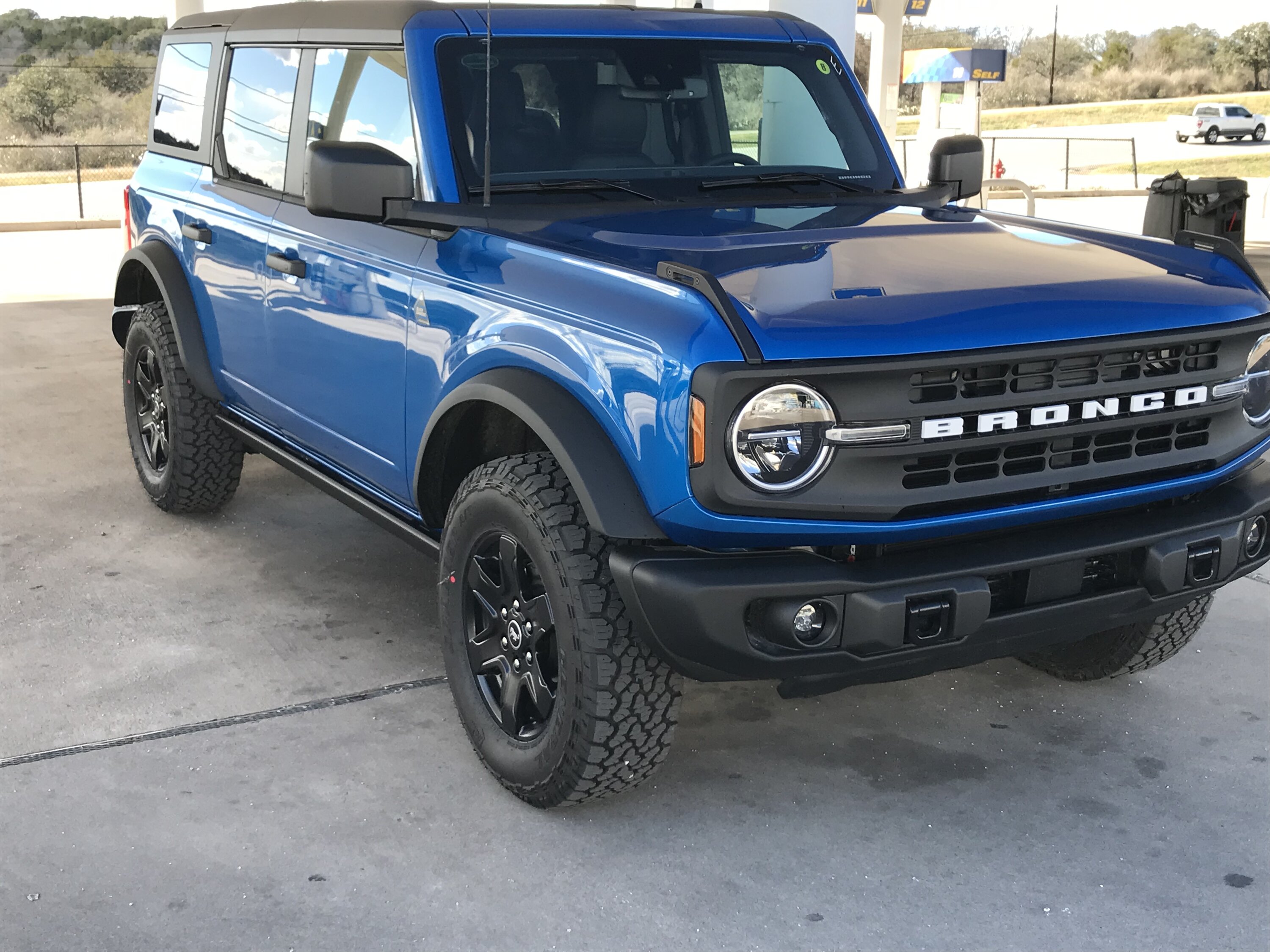 Ford Bronco VELOCITY BLUE Bronco Club 0F92B3E1-351A-4E72-B798-8A63205BD254