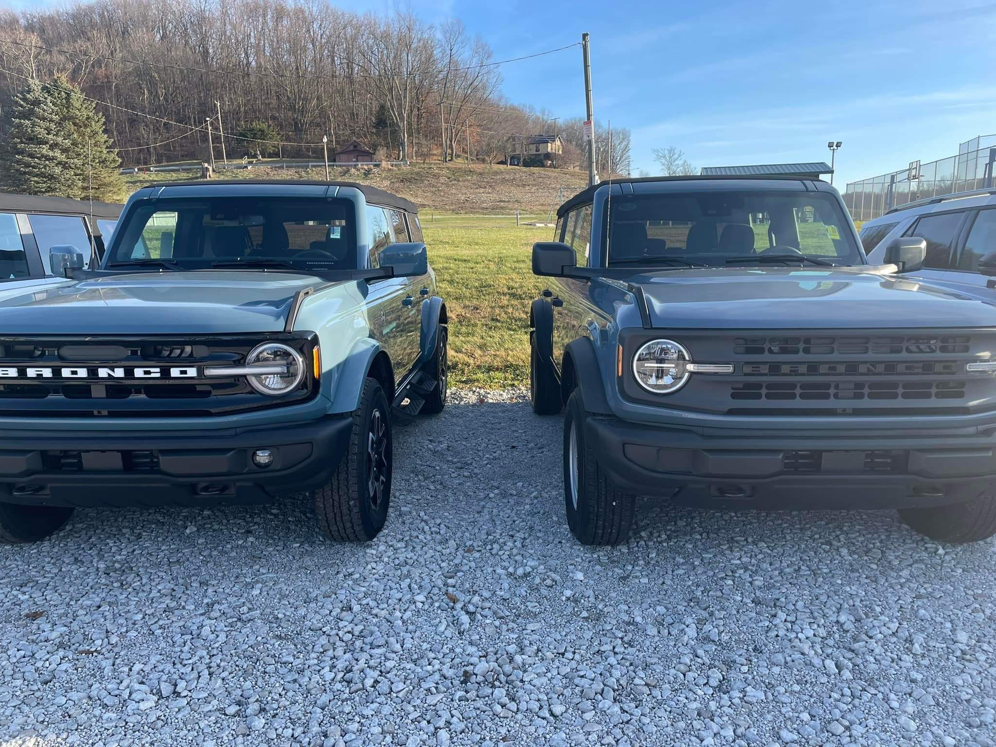 Ford Bronco Azure Gray vs Area 51 colors side-by-side comparison pics + AGM in the sun 1000003781