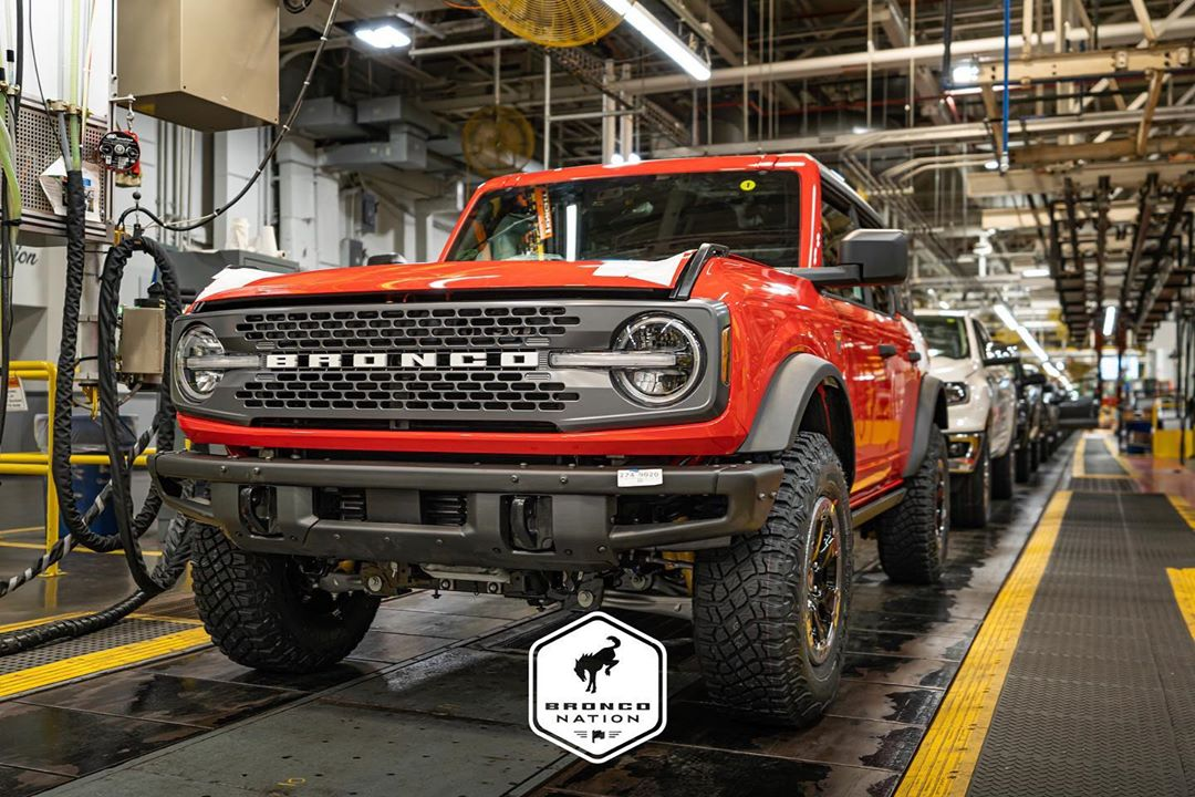 Ford Bronco Race Red thread. 1604100697599