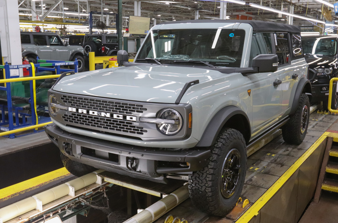 Ford Bronco Post Your Bronco Production Line Pics! (From Ford Emails Starting Today) 1634581368667