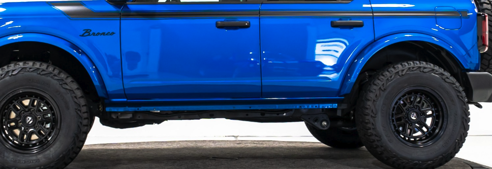 Ford Bronco VELOCITY BLUE Bronco Club 1650902358592
