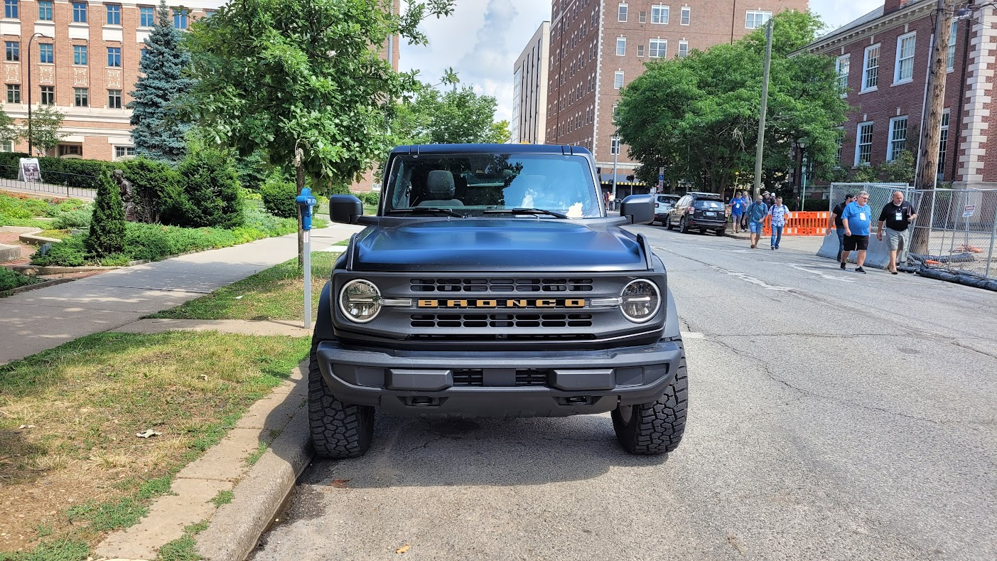 Ford Bronco matte / satin black with bronze wheels (pics) 1659813720140