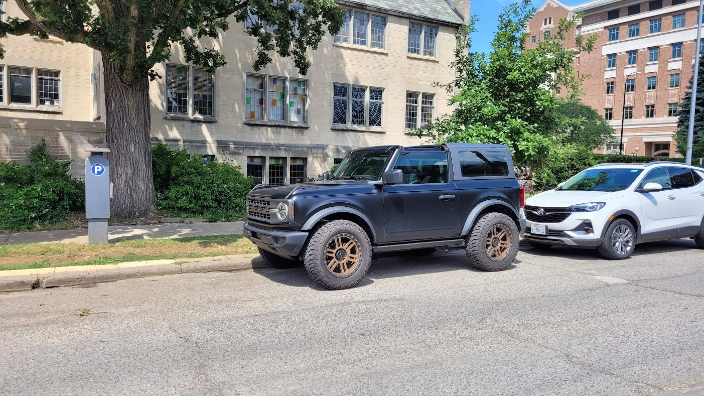 Ford Bronco matte / satin black with bronze wheels (pics) 1659813734860