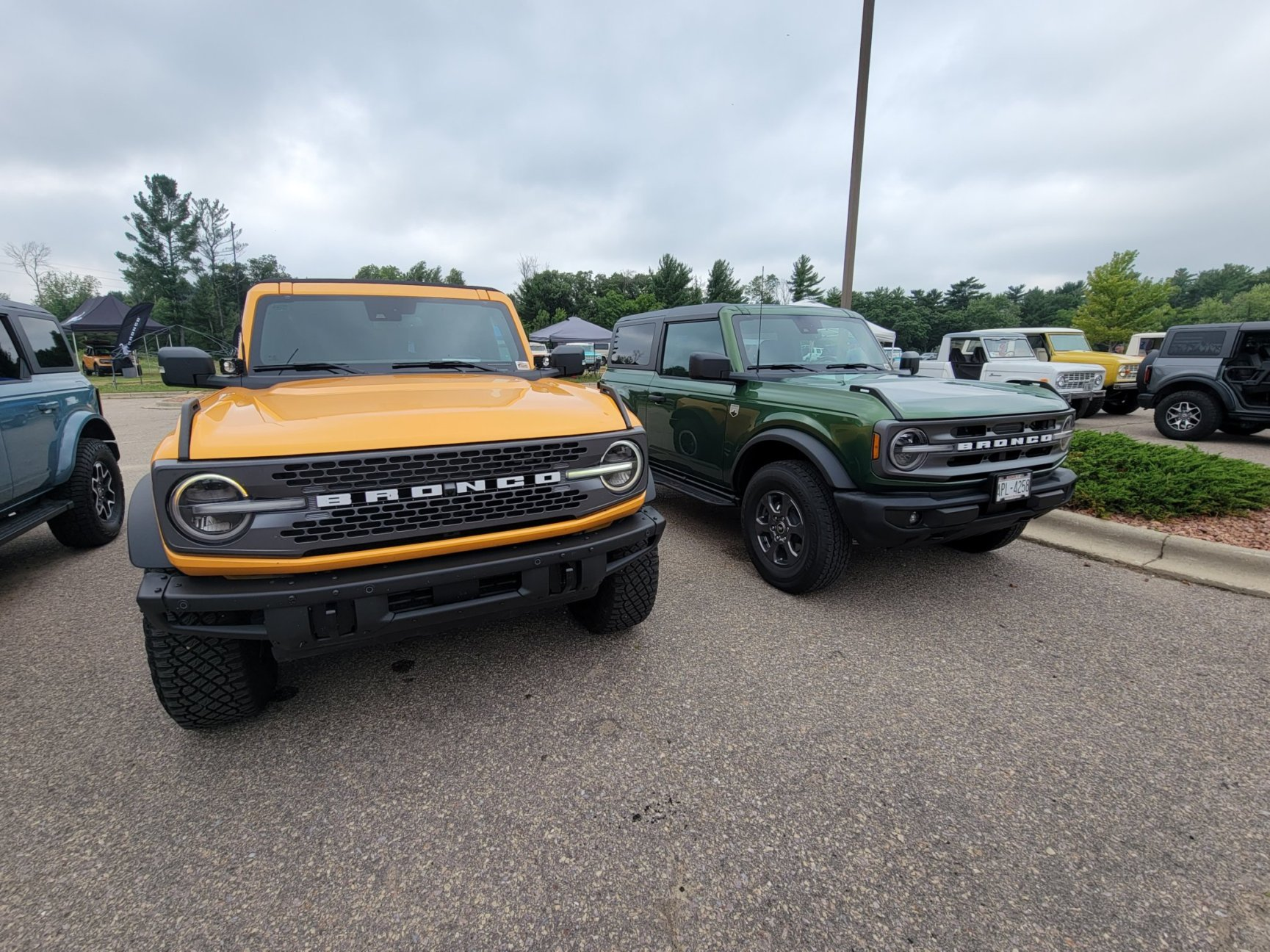 Ford Bronco Weird Request - Eruption Green & Cyber Orange side-by-side pics? 1660689657160