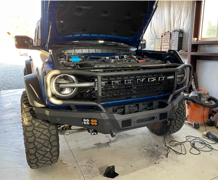 Ford Bronco Lightning Blue First Edition on 37's, 17" Dirtylife beadlocks wheels, King Shocks 1669135915420