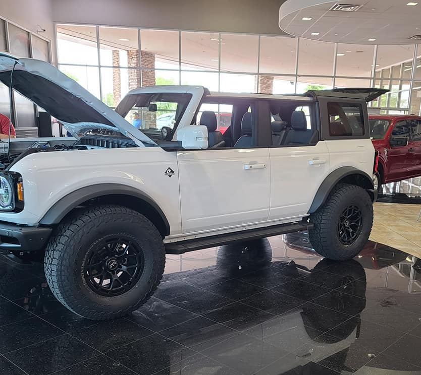2021 Bronco Outer Banks on 37%22 tires 37s c.jpg