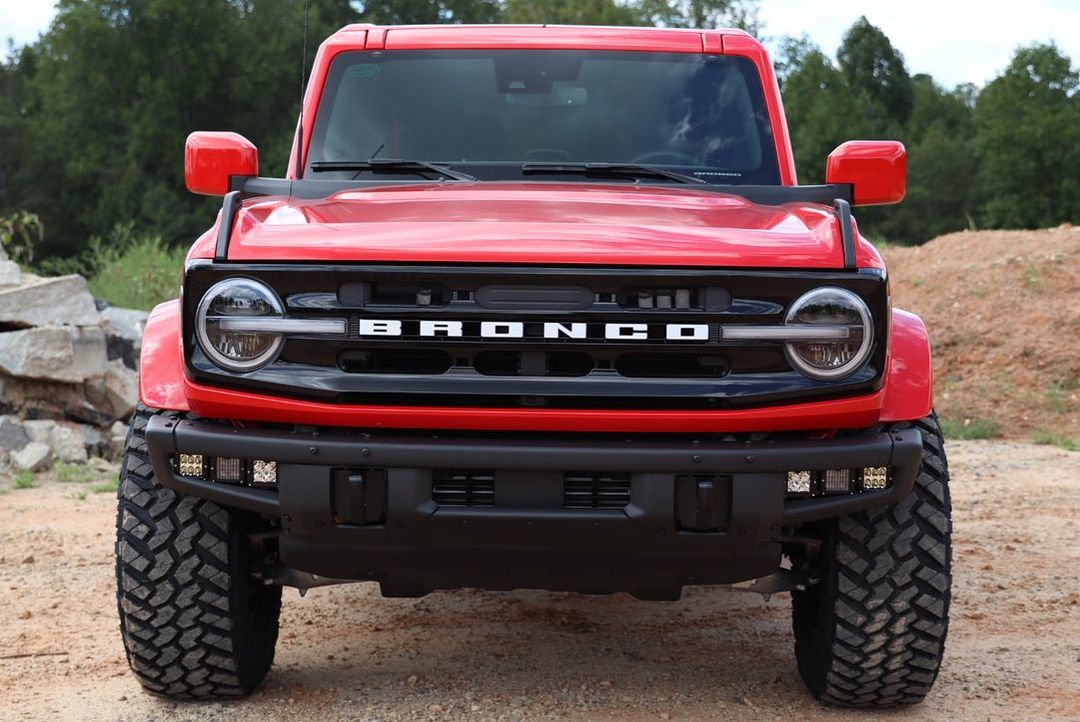 2021 Bronco Race Red Color Matched Painted Roof Painted Fender Flares Gloss Black Grille 12.jpg