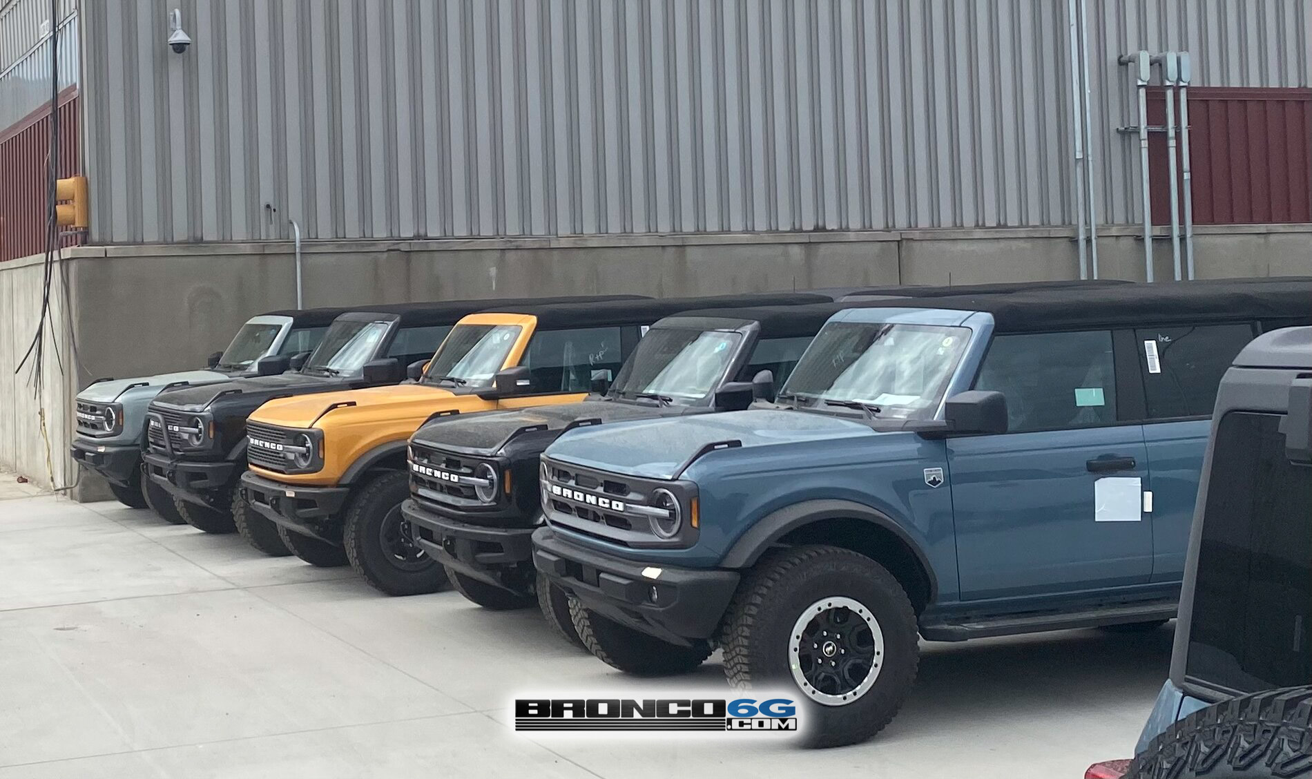 Ford Bronco Pics of 2021 Broncos in MAP holding yard area. Any requests for pictures? 2021 Broncos holding area MAP plant factory 17