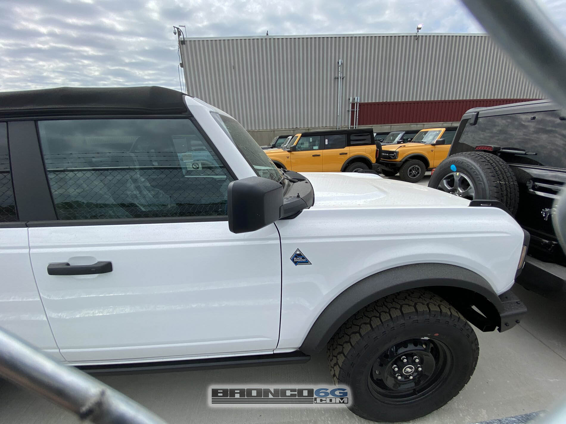 Ford Bronco Pics of 2021 Broncos in MAP holding yard area. Any requests for pictures? 1621873102288
