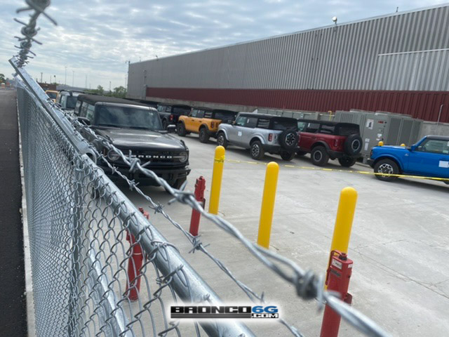 Ford Bronco Pics of 2021 Broncos in MAP holding yard area. Any requests for pictures? 2021 Broncos holding area MAP plant factory 8