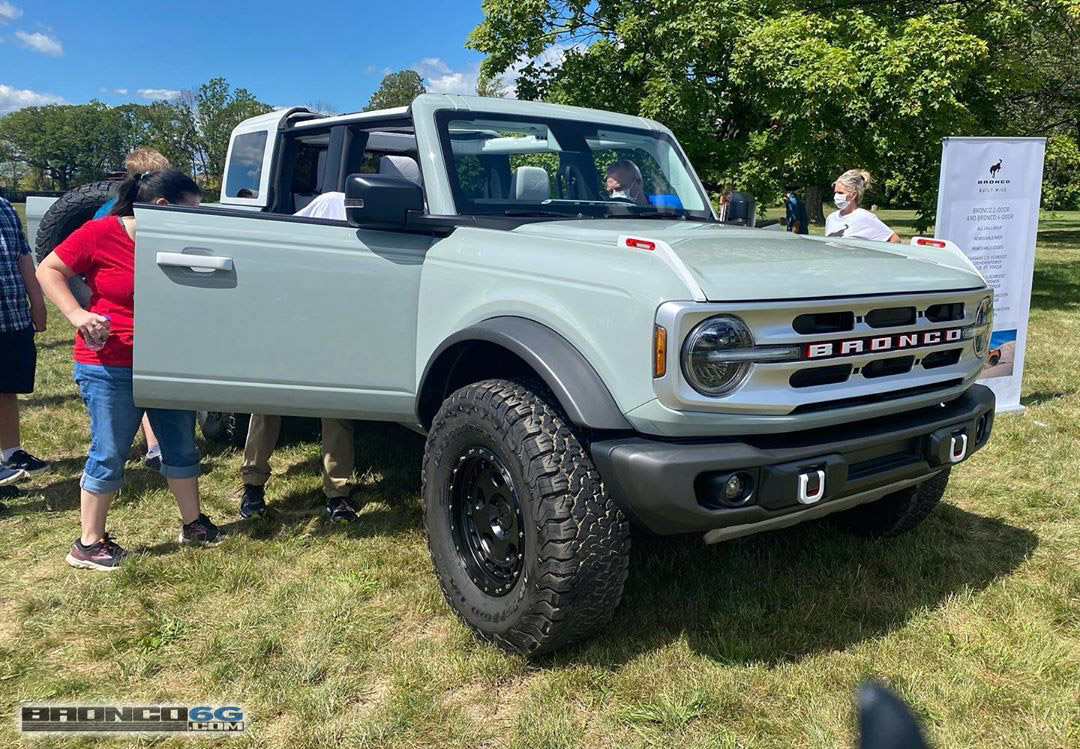 Ford Bronco CACTUS GRAY THREAD!!!! if you’re choosing cactus gray lemme know. I think it’s the best color available at the moment. 2021 Ford Bronco Employee Roundup 117467227_655201575182640_3226994505222005227_n