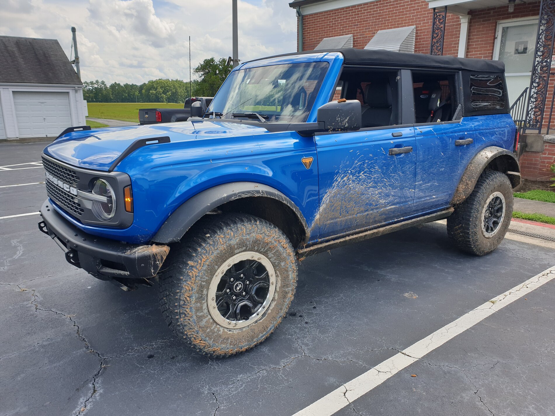 First 24 hrs in my Badlands Sasquatch 4dr 2.7L Velocity Blue Soft Top