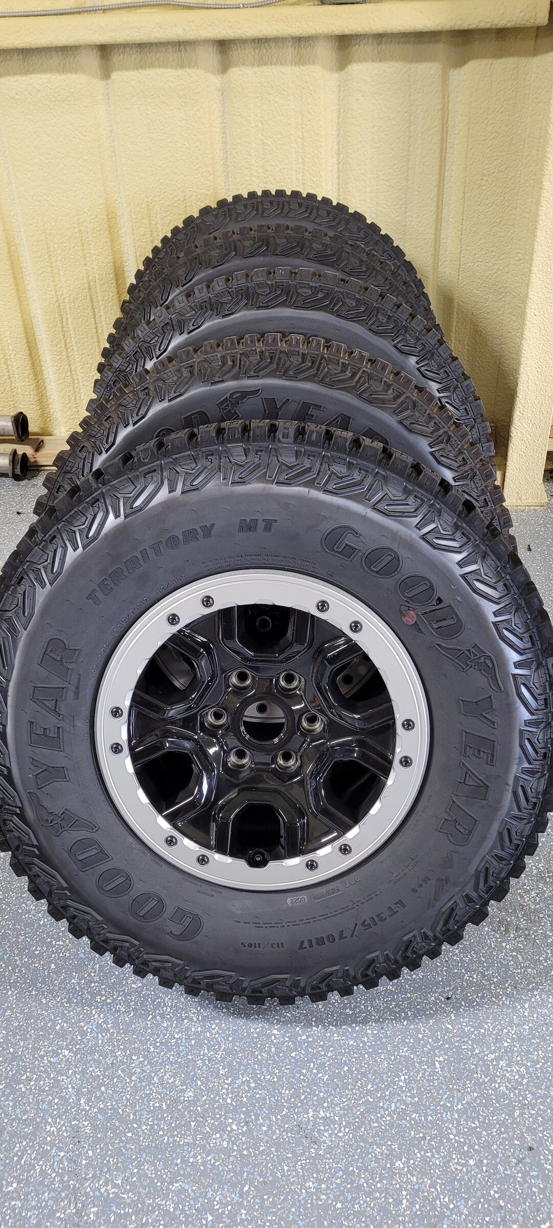 Ford Bronco Sasquatch wheels & tires with 280 miles and TPMS 20220415_183341