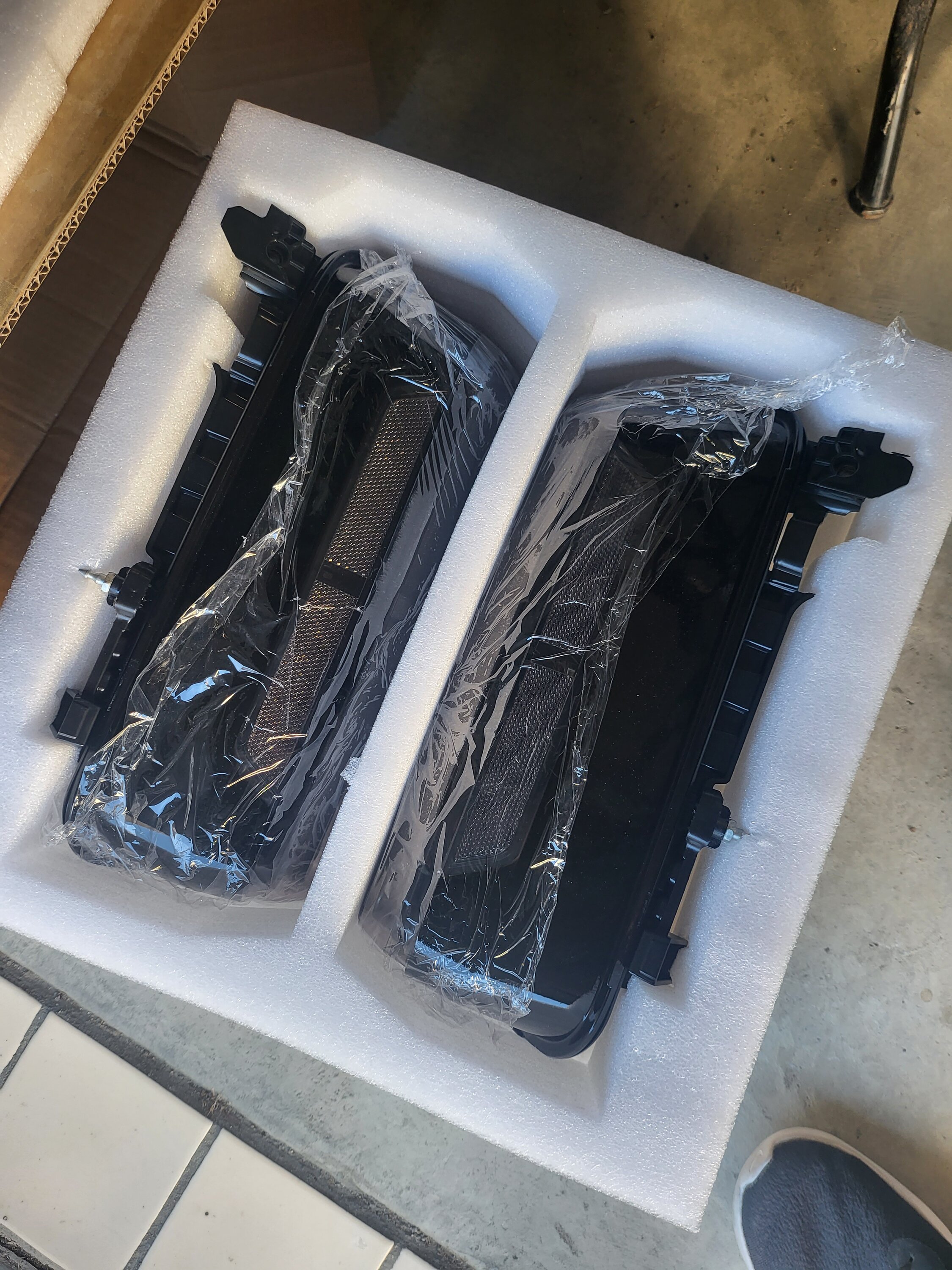 Ford Bronco New Style Smoked Tail Lights 20221024_165842