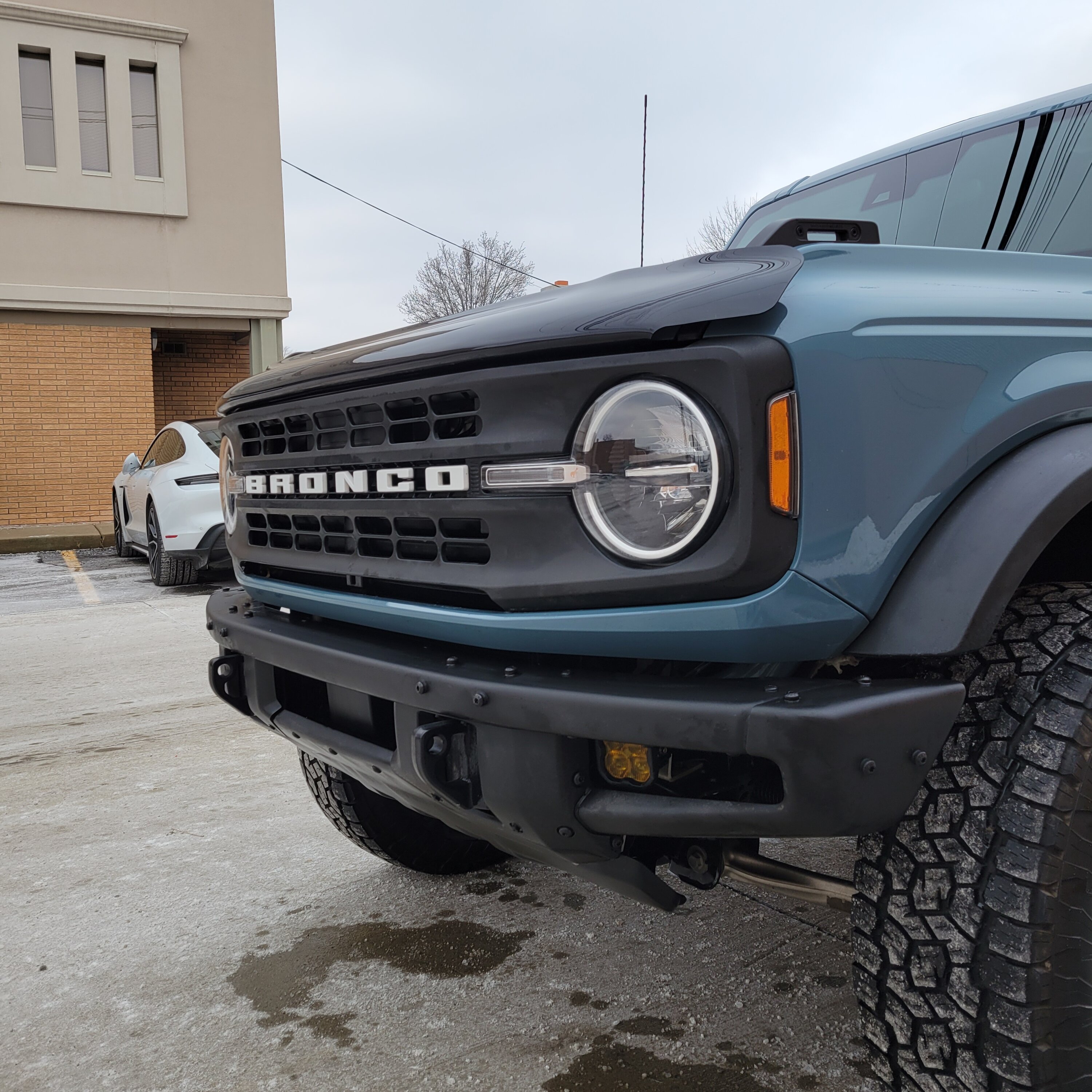 Ford Bronco Photo request: Weathertech bug deflector / hood protector 20221227_150243