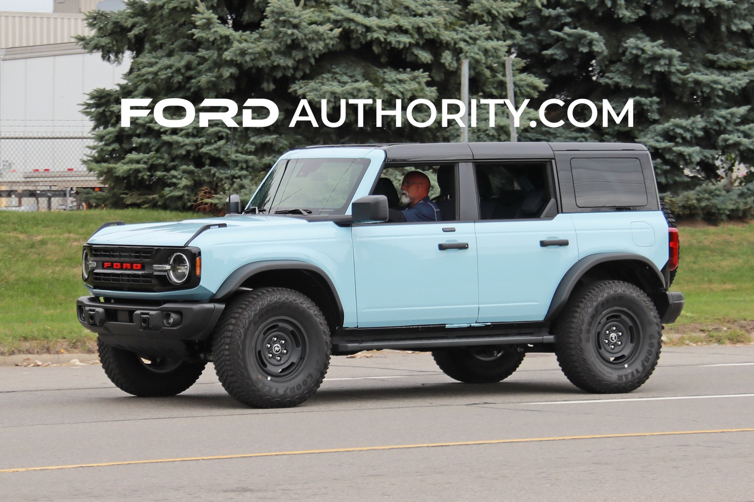 Ford Bronco Robin's Egg Blue + Black Grill + Black Painted MOD Top Bronco Heritage Spotted 2023-Ford-Bronco-Prototype-Spy-Shots-Robins-Egg-Blue-Potential-Heritage-Edition-with-Black-Acc