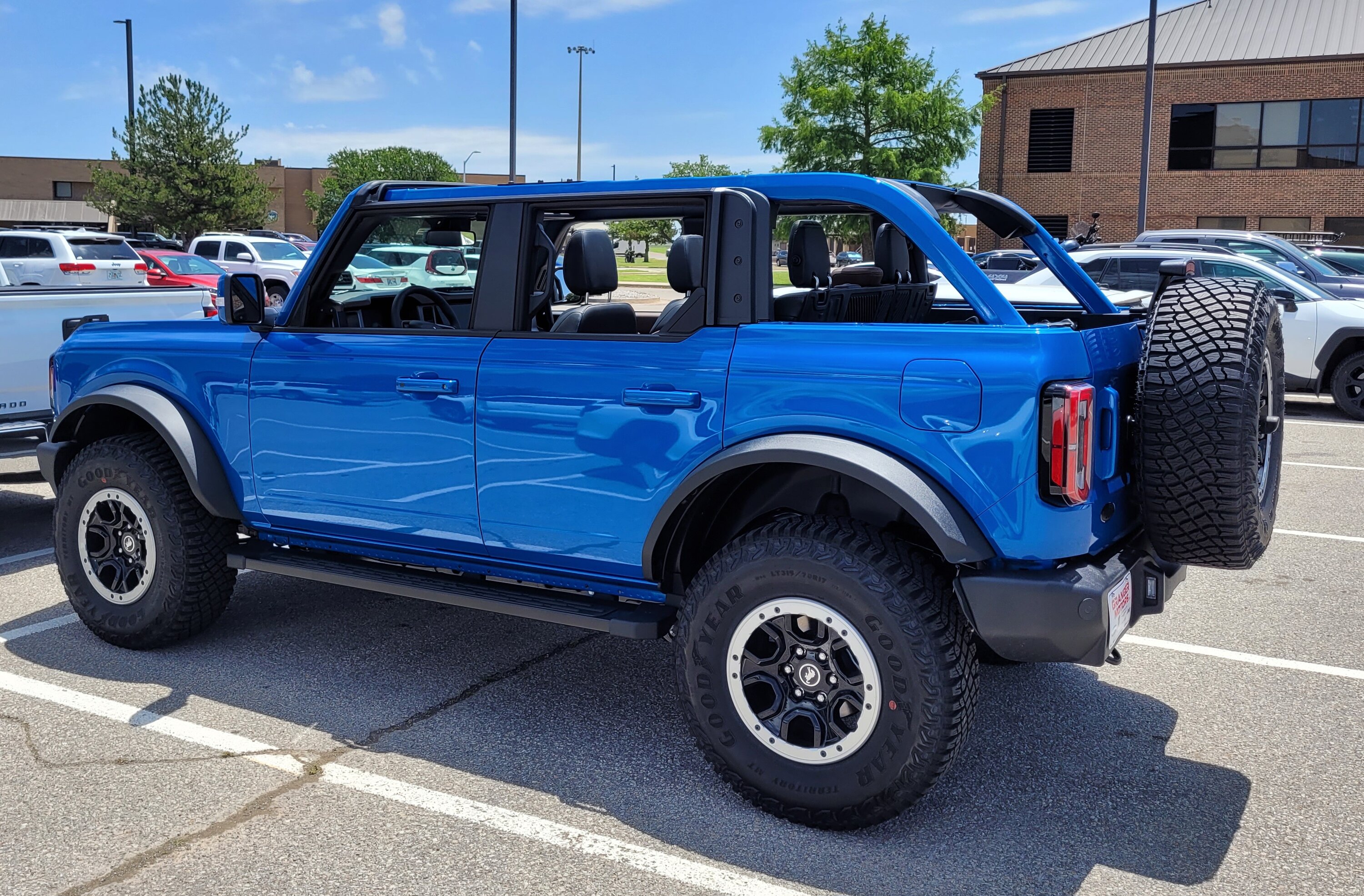 Ford Bronco VELOCITY BLUE Bronco Club 20230614_125515