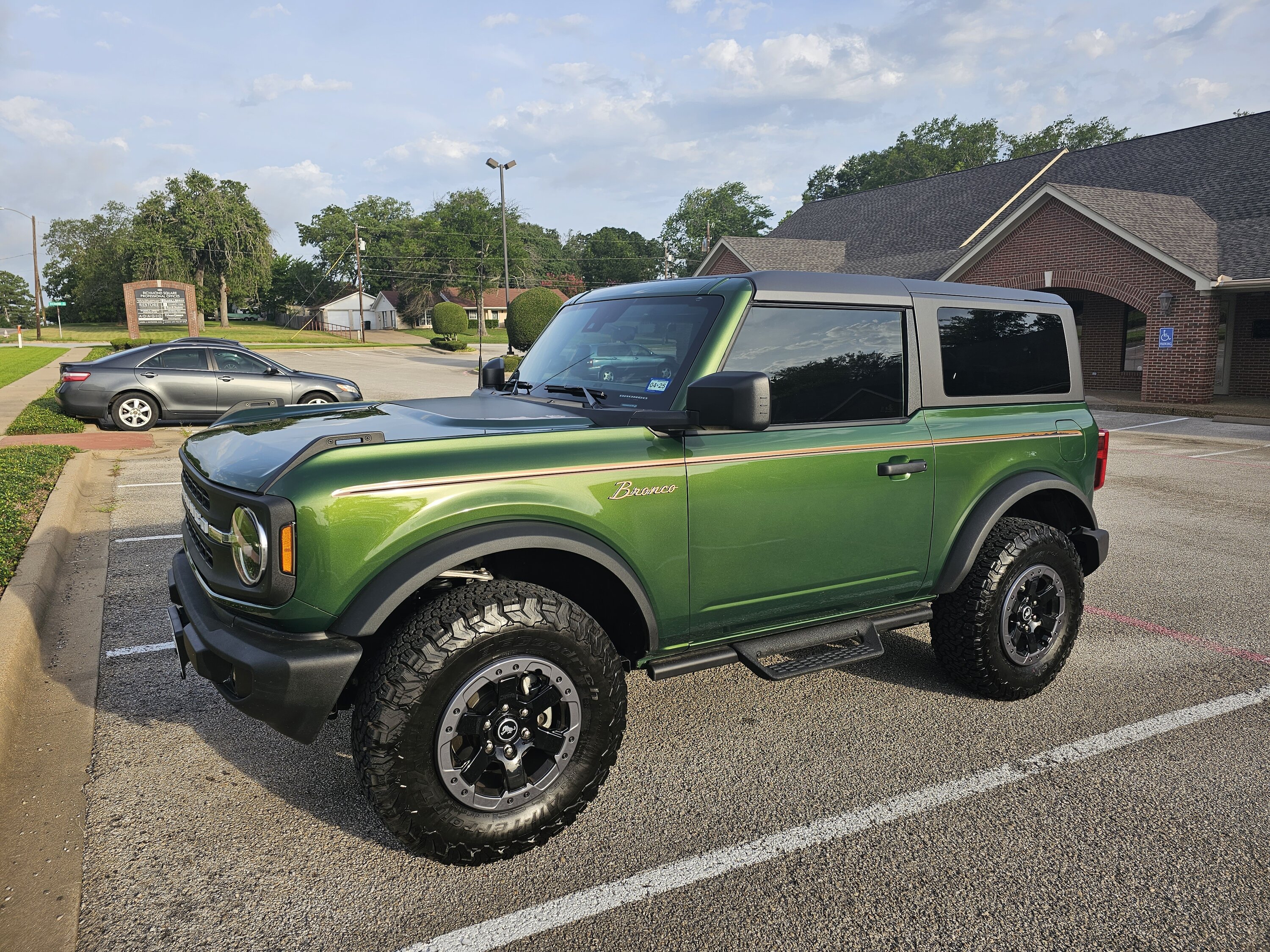 Ford Bronco Eruption Green and Bronze and I need to some help 20230714_074952