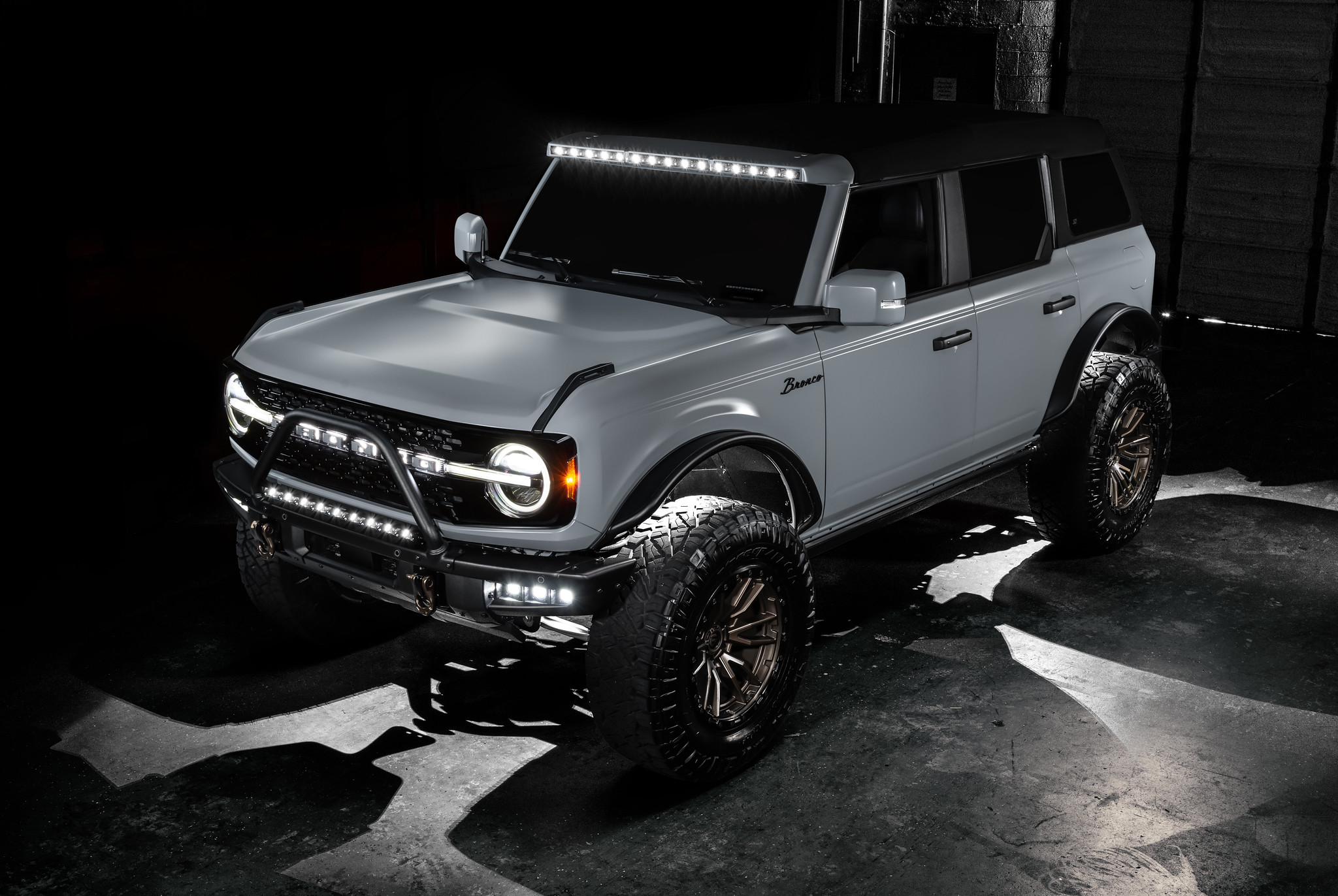 Ford Bronco NOW AVALIABLE- ORACLE LIGHTING INTEGRATED WINDSHIELD ROOF LED LIGHT BAR SYSTEM FOR 2021+ FORD BRONCO 52676635397_92bce6a2bc_k