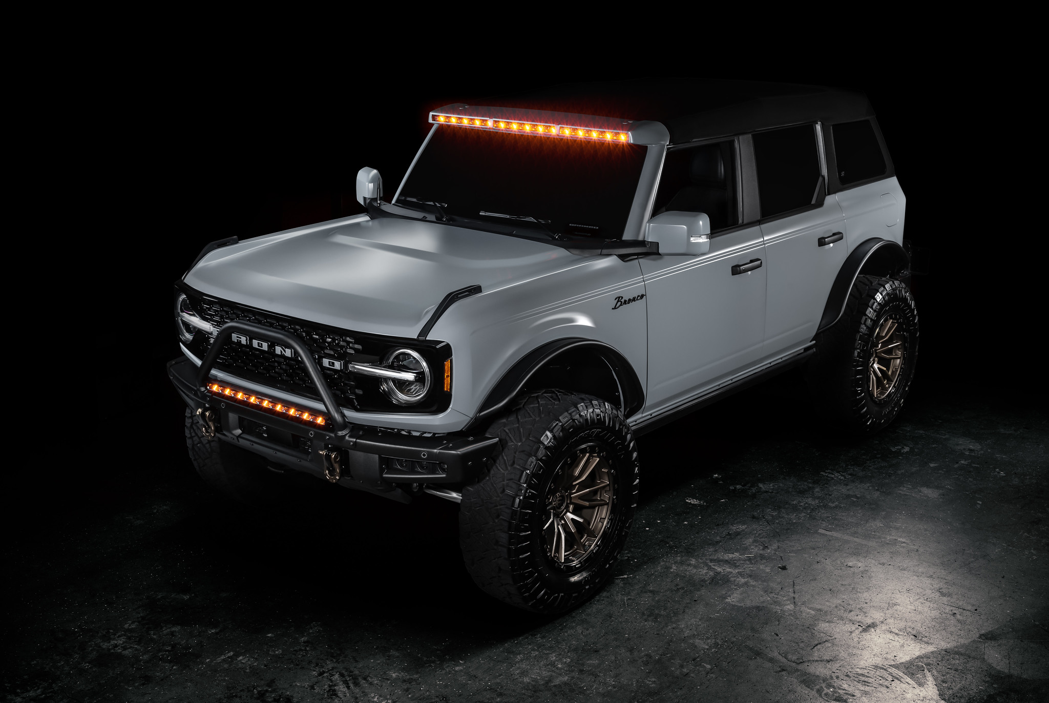 Ford Bronco NOW AVALIABLE- ORACLE LIGHTING INTEGRATED WINDSHIELD ROOF LED LIGHT BAR SYSTEM FOR 2021+ FORD BRONCO 52676635602_ba89498095_k