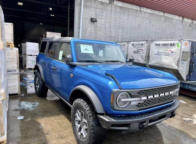 Ford Bronco VELOCITY BLUE Bronco Club IMG_0676