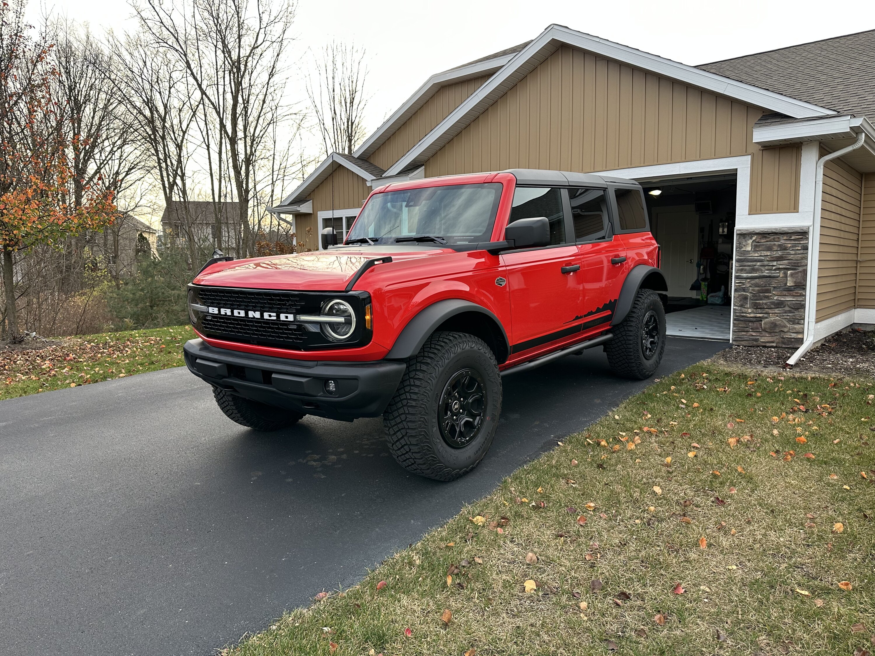Ford Bronco Bronco6g HELP! Me pick a Color Velocity Blue or Race Red ? ? ? ? Post photos 6D14AAE4-9F87-4A66-8BB1-11D8B654D384