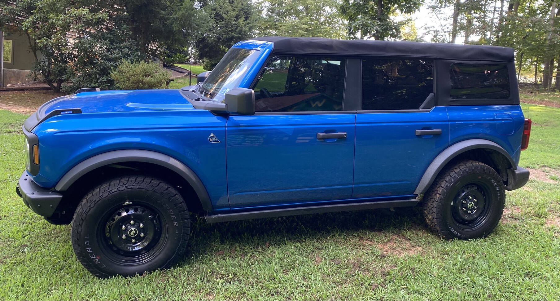 Ford Bronco VELOCITY BLUE Bronco Club 8CDD71AF-ED31-4BD2-8C63-BDD613999B06