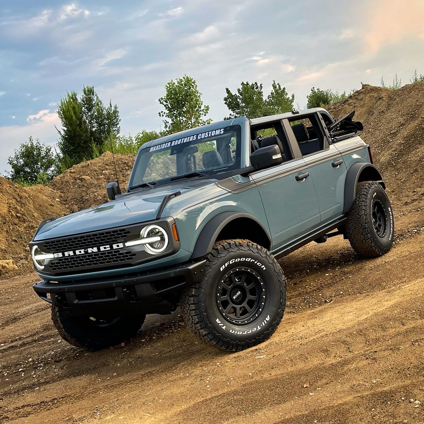 Ford Bronco 37x12.5x17’s on our 4” lift kit with -12 offset! ABFB6E54-9F31-4F50-8AD4-0FC5513C8CB6