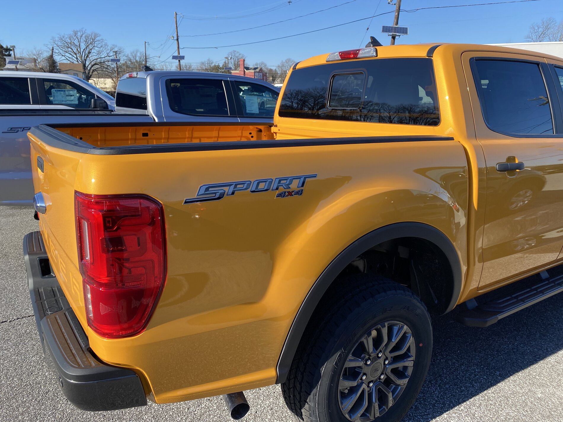 Ford Bronco Cyber Orange vs Yellow 08C2AB4C-0D34-4A57-ACA1-8D8769A13A16