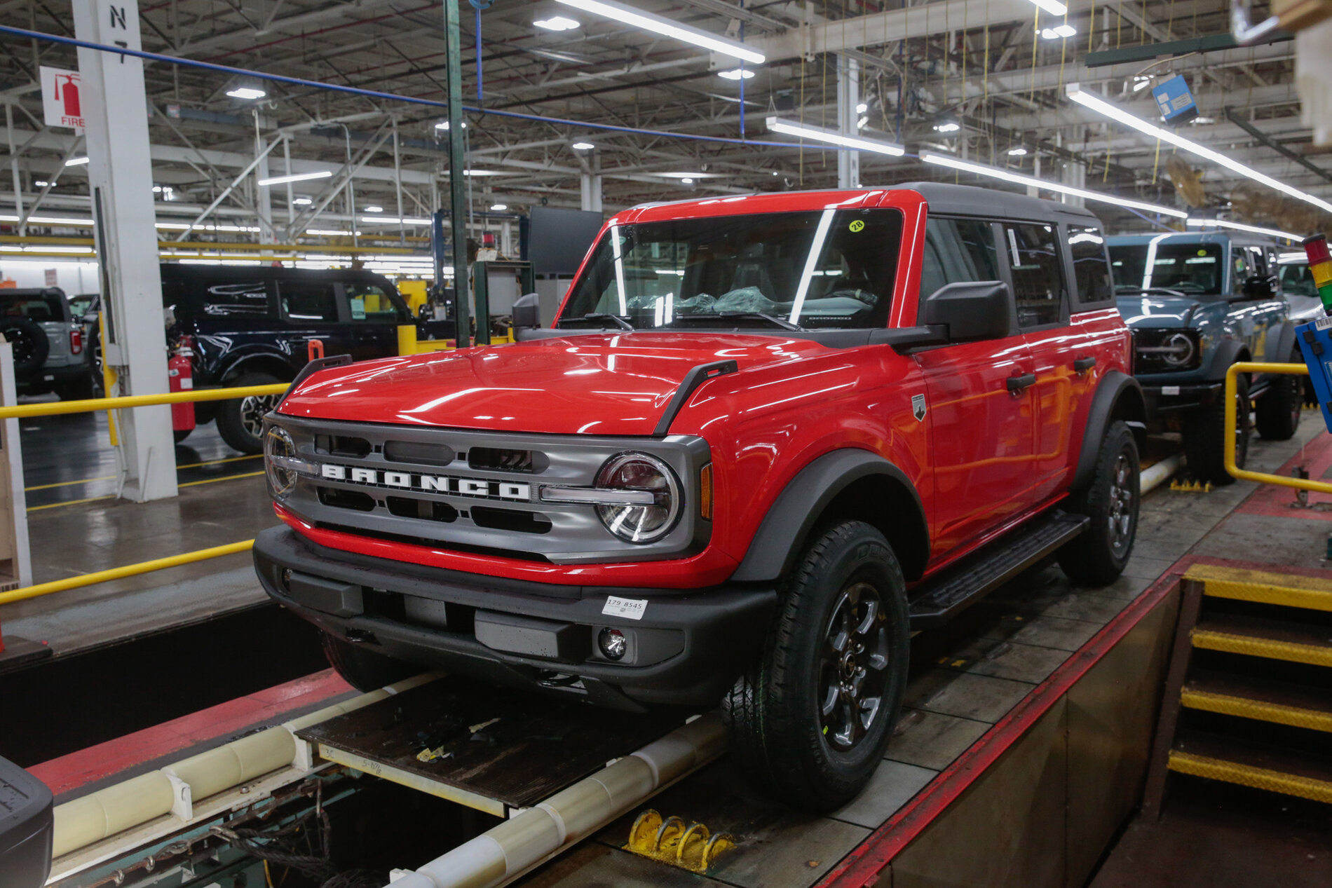 Ford Bronco Post Your Bronco Production Line Pics! (From Ford Emails Starting Today) assembly lin