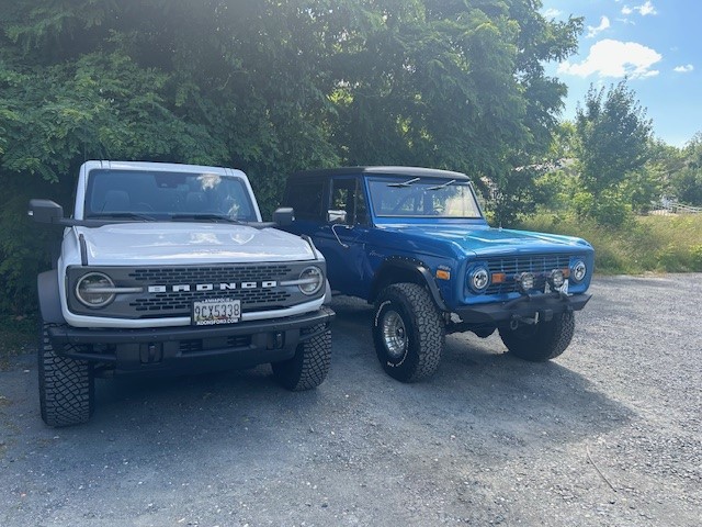 Ford Bronco Pics of your 2dr next to other cool 2drs B