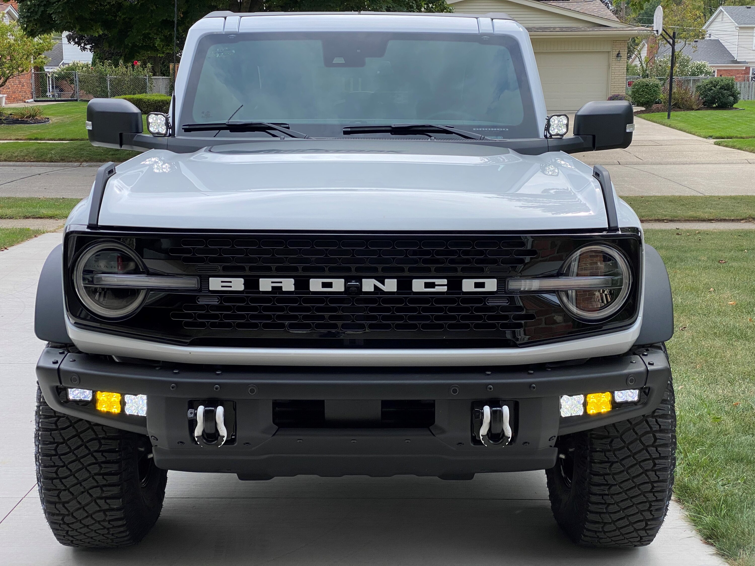 Ford Bronco OXFORD WHITE Bronco Club Bronco lights