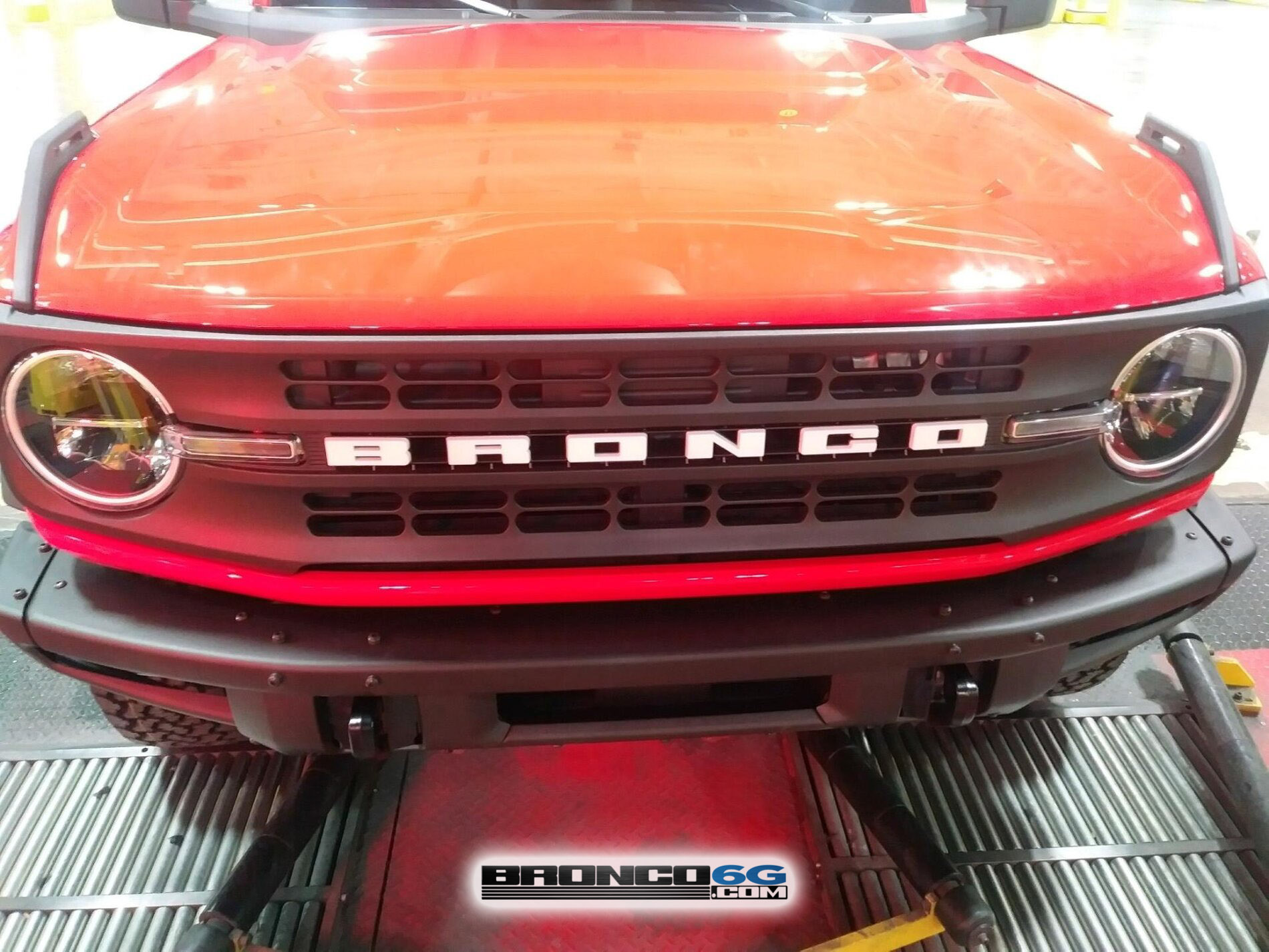 Ford Bronco Factory Pics: Lightning Blue Bronco First Edition + Race Red Black Diamond ? Bronco Race Red Black Diamond 4-Door 1