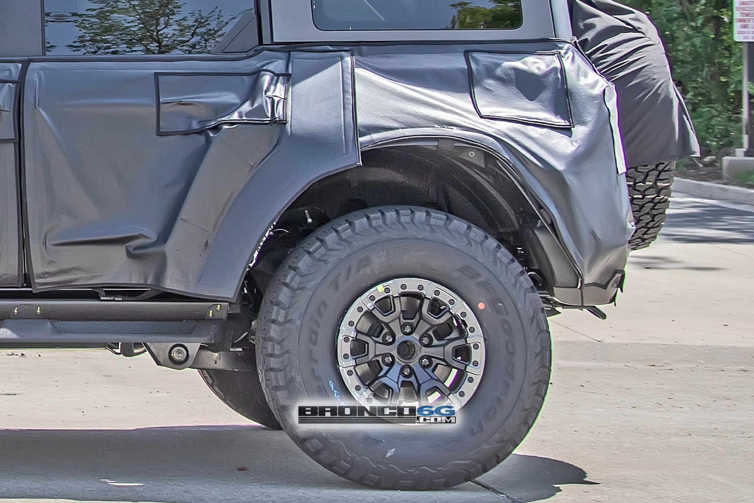Ford Bronco Bronco Raptor / Warthog Video & Pics Show New Details and Camo Easter Egg 🦖 bronco-raptor-spy-pics-camo-easter-egg-16