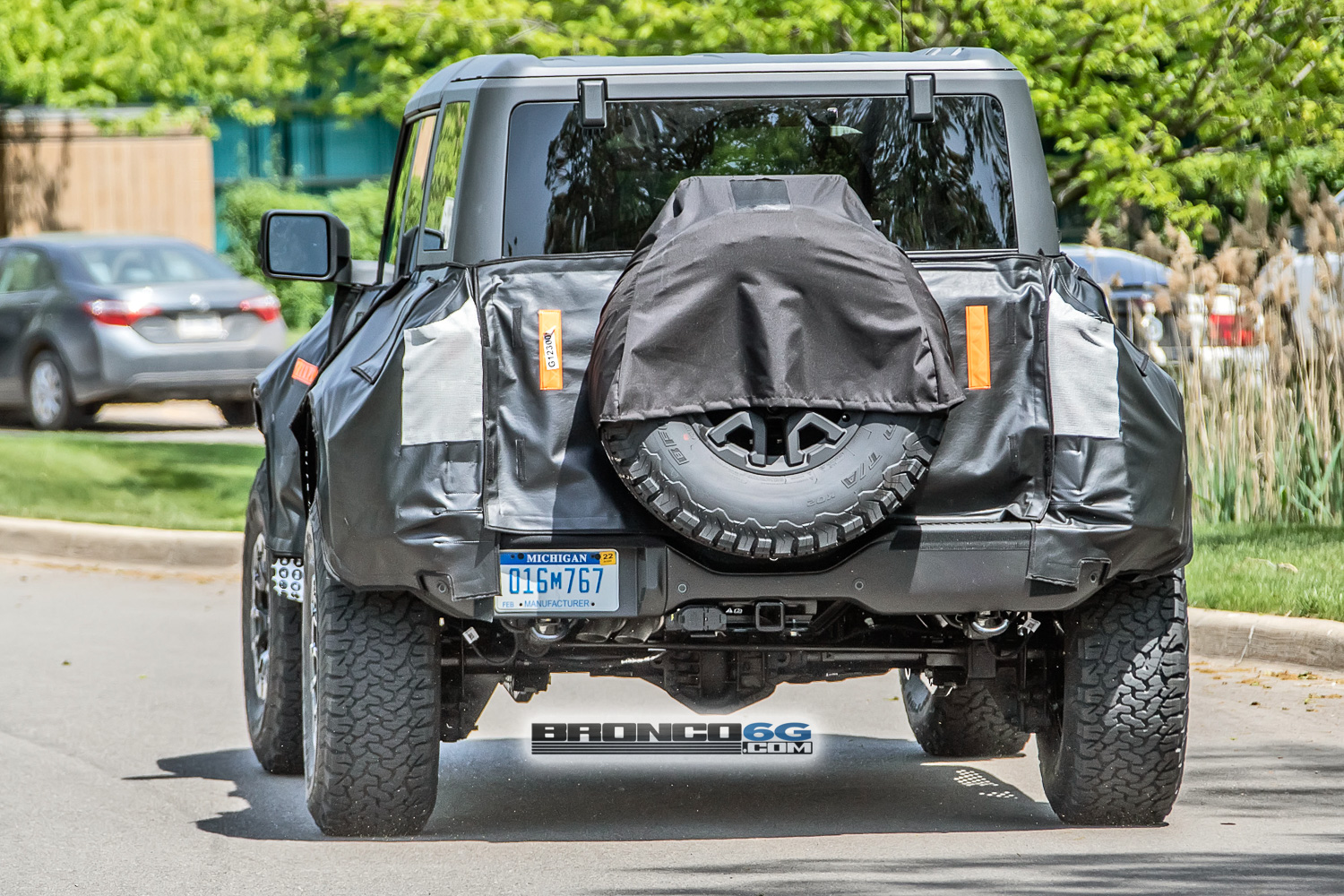 Ford Bronco Bronco Raptor / Warthog Video & Pics Show New Details and Camo Easter Egg 🦖 bronco-raptor-spy-pics-camo-easter-egg-21
