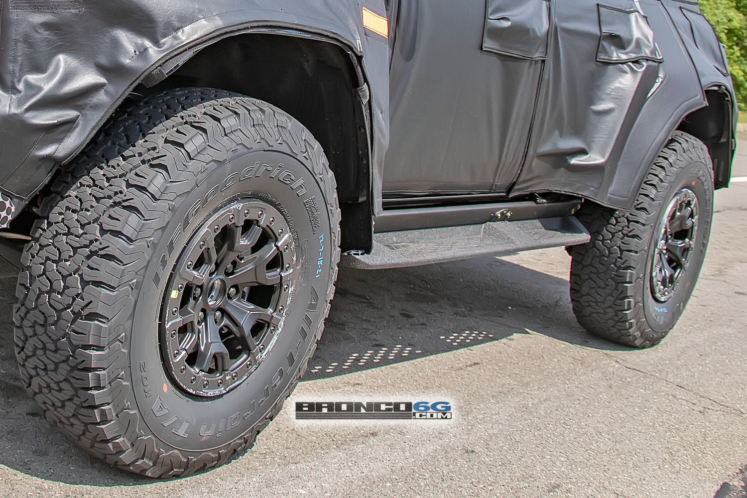 Ford Bronco Bronco Raptor / Warthog Video & Pics Show New Details and Camo Easter Egg 🦖 bronco-raptor-spy-pics-camo-easter-egg-6