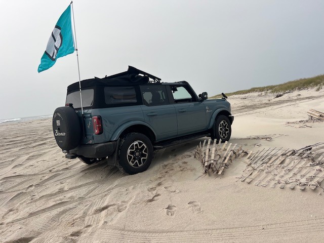 Ford Bronco Mounting those "Dune Flags"? broncoflag2