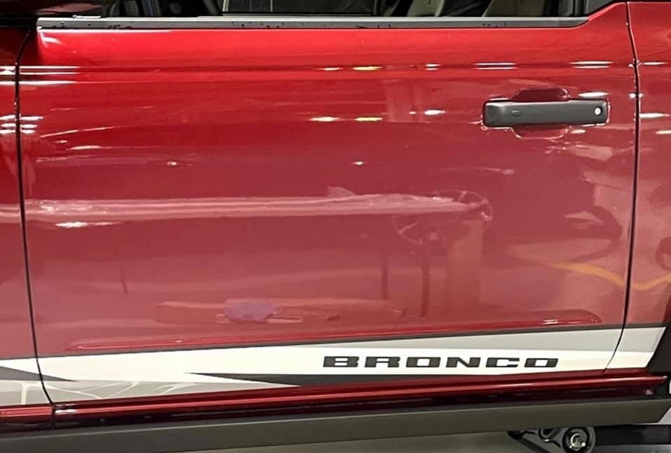 Ford Bronco Broncos with accessory body graphics and moulding CD44F9C4-77CA-46D4-947D-D504B6506089
