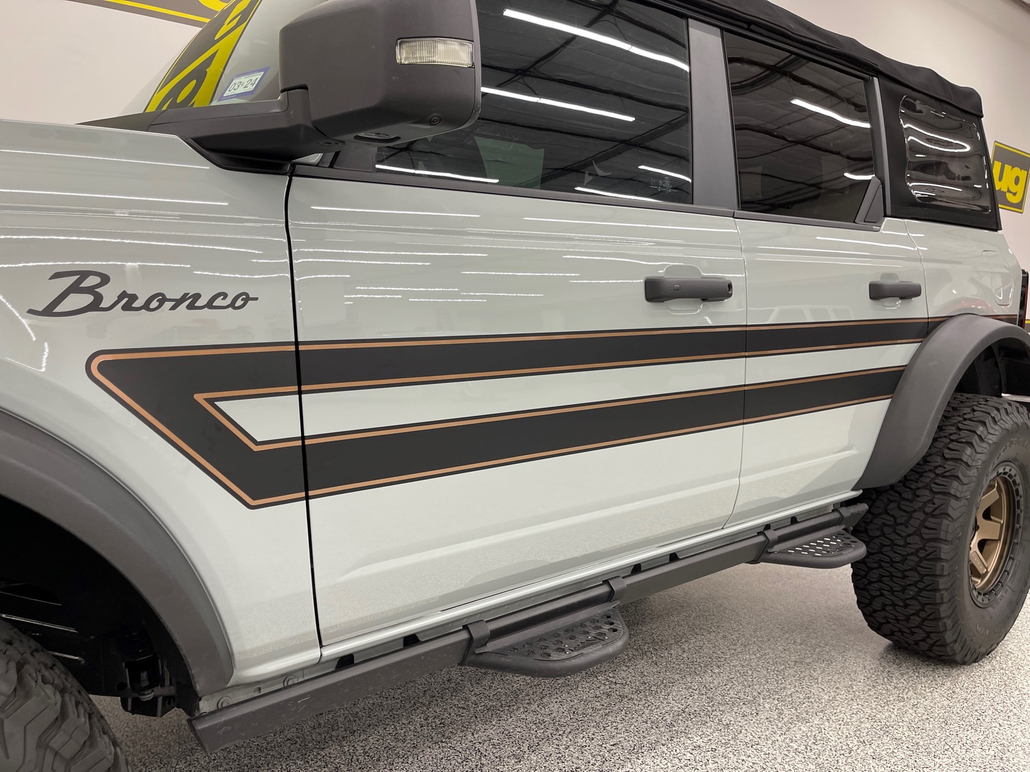 Ford Bronco Bronco "Explorer" kit:  photos and info Explorer bronze pin 03