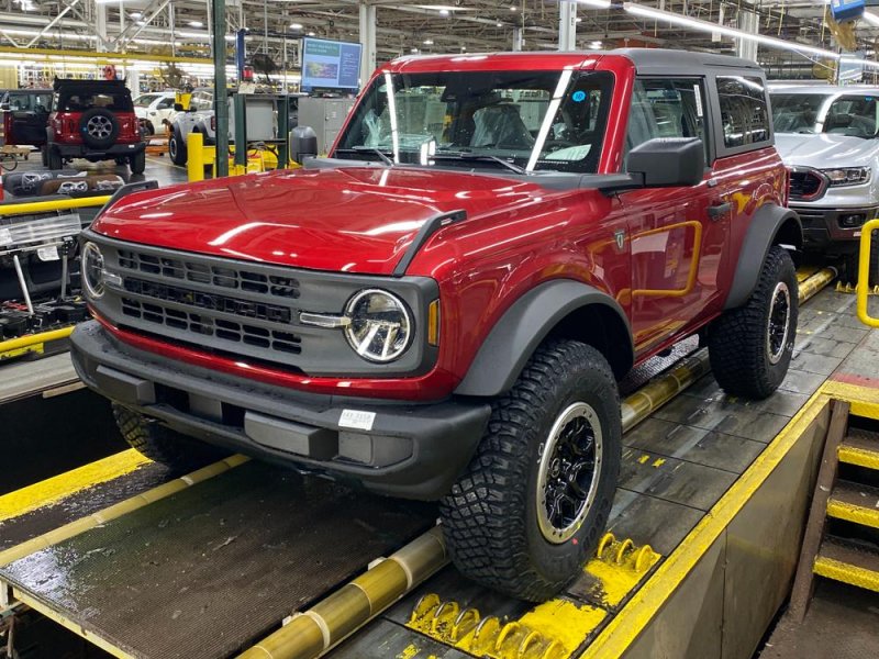 Ford Bronco Any Race Red BaseSquatch 4 door assembly line photos? gy7LLWQ