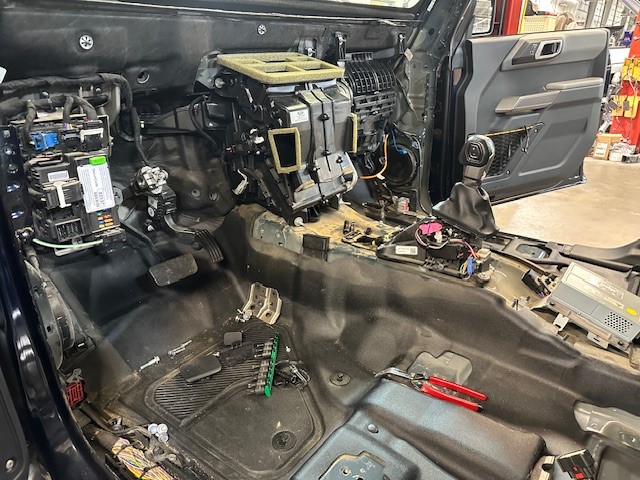 Ford Bronco Possible Heater Core issue? heater case2