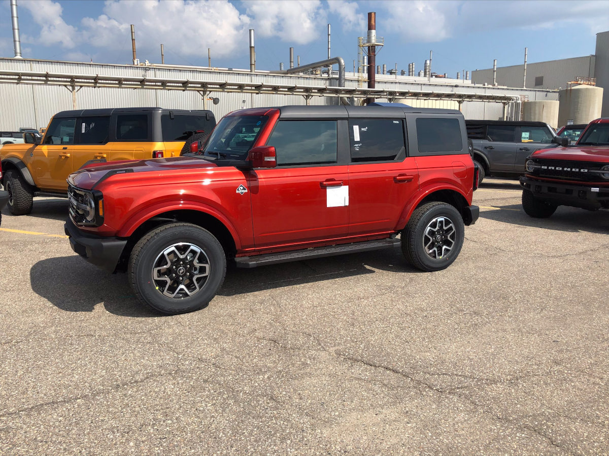 Ford Bronco HOT PEPPER RED Bronco Club Hot-Pepper-Red-2022-Bronco-1