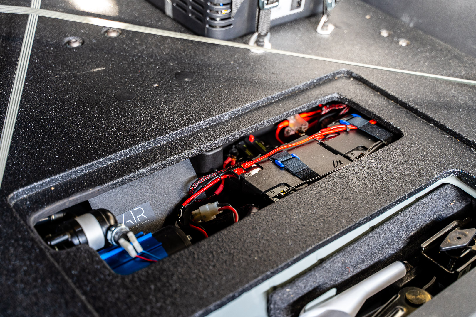 Ford Bronco Dual Battery Setups vs Portable Power supply IG-06423