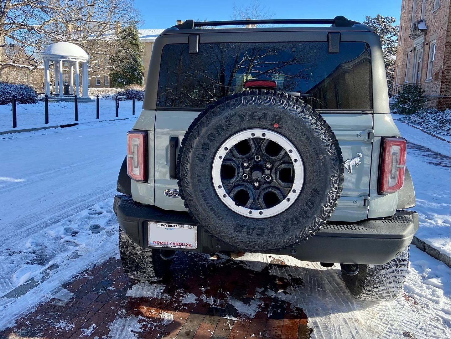 Ford Bronco 2-Door Sasquatch Badlands Bronco In The Snow Image from iOS (1)