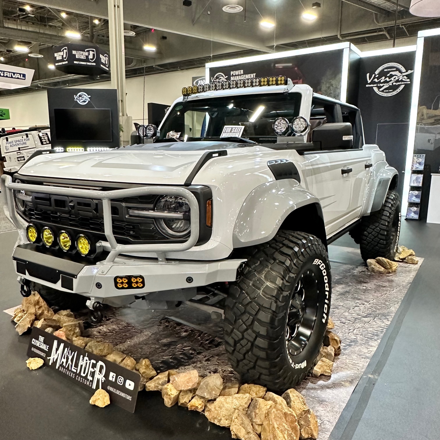 Ford Bronco 📸 Maxlider Bronco Raptor Build With Non-Body Color Painted Fender Flares [SEMA 2022] bsR7Cl4