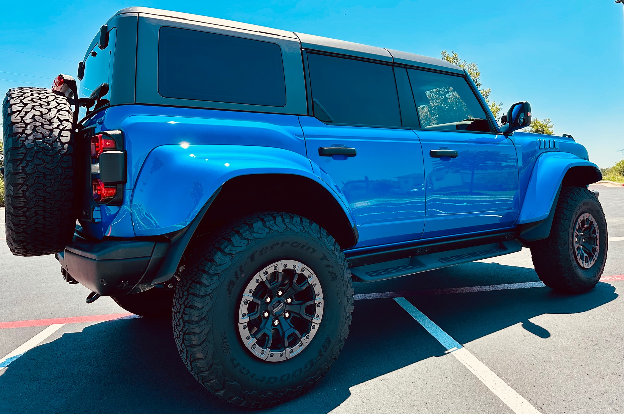 Ford Bronco VELOCITY BLUE Bronco Club IMG_1613