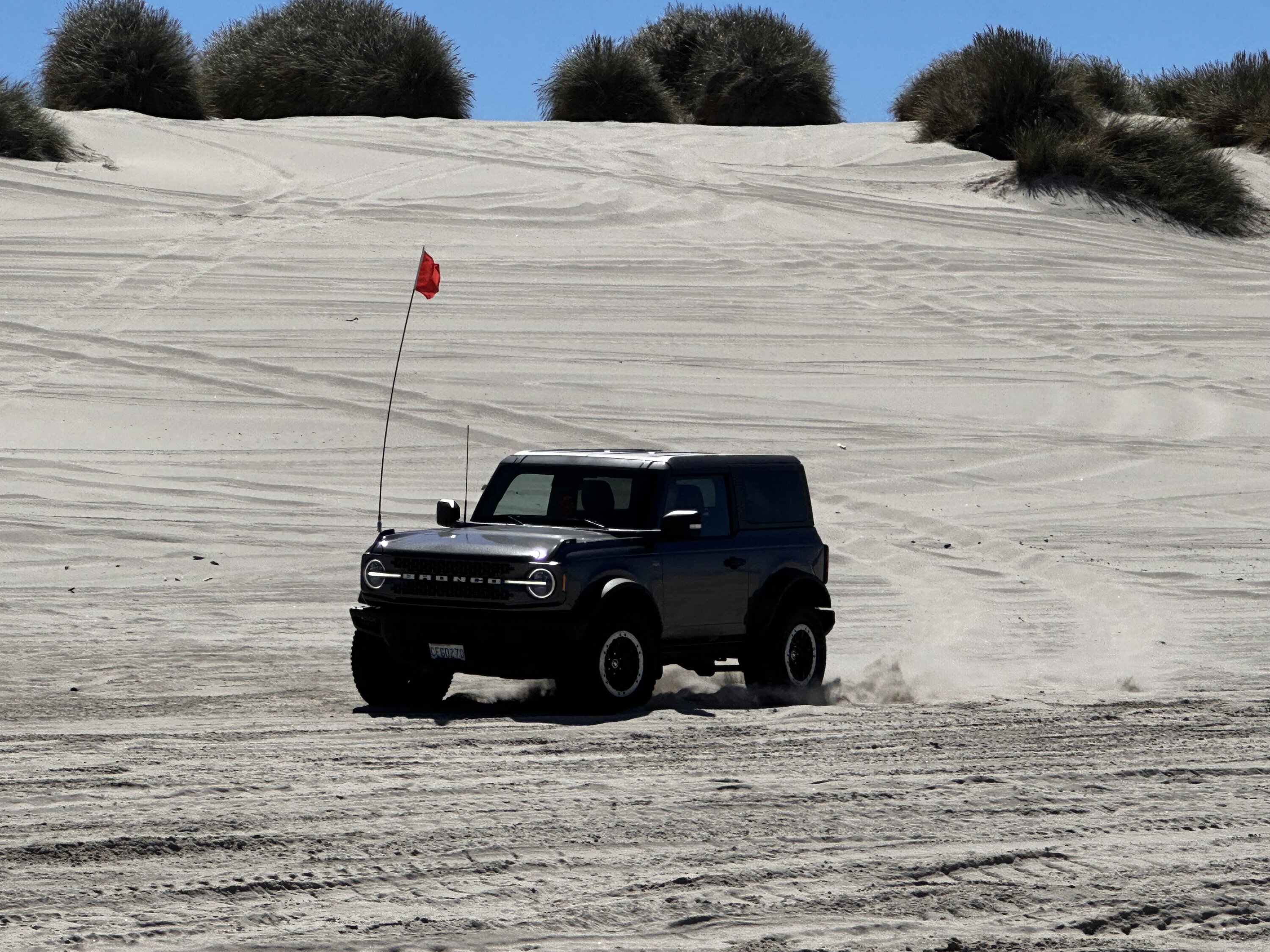 Ford Bronco Mounting those "Dune Flags"? IMG_3702