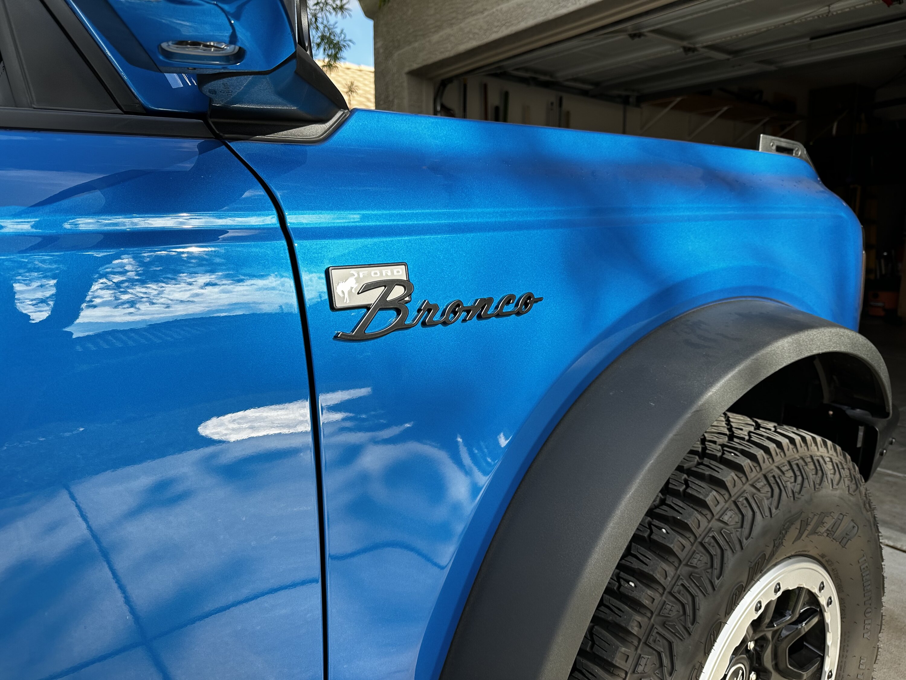 Ford Bronco VELOCITY BLUE Bronco Club IMG_3892