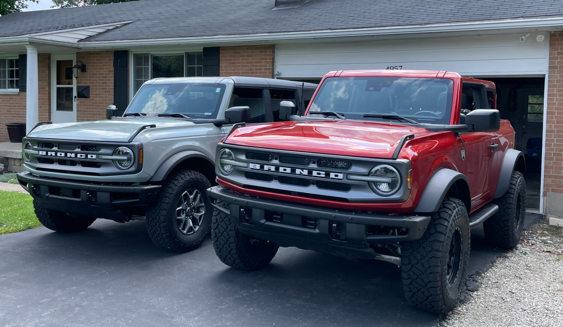 Ford Bronco Post your Bronco's garage mates! IMG_4312